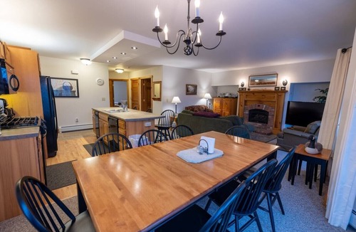 North Troy Condo | 4 bdrms, golf, hikes, tram, waterpark and hot tub!