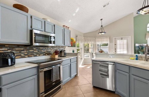 Lindfields Villa | 4BR | Heated Pool + Game Room | 15 Min Disney | Sleeps 11