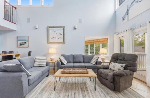 Arcadian Shores Villa | 4E Windermere by the Sea