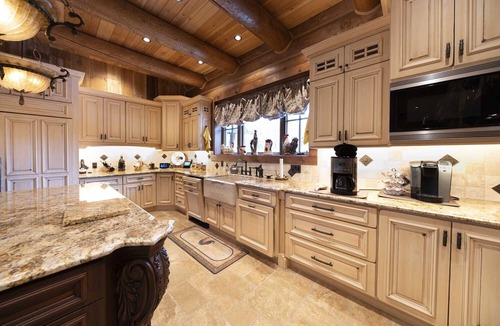 White Mills House | 9,000 Sq Ft Authentic Log Home 2 miles from Lake Wallenpaupack –Sleeps 20