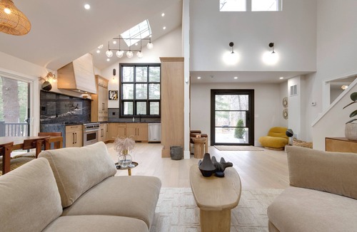 Northwest Harbor House | A Modern, Ultra Chic 5-bedroom Beach Home in Charming East Hampton!