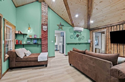 Forestport House | Adirondack Fall Foliage, Private Pond, Kayaks & Fire Pit – Near Old Forge, Dogs