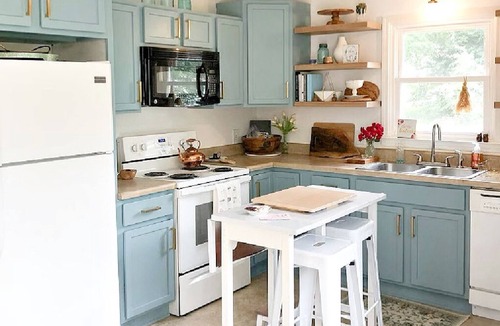 Stokes House | Adorable home with a huge back yard- minutes from Belews Lake. Cozy Hidden Gem
