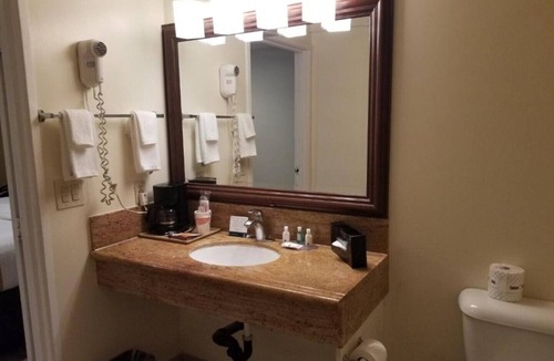 Zaferia House | An affordable hotel near Long Beach Airport!