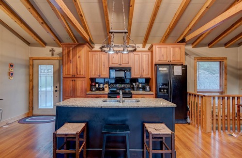 Boone House | Appalachian Retreat Between Boone Blowing Rock Hot Tub WiFi