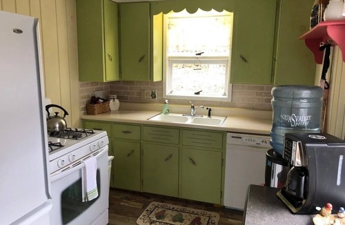 Town of Torrey House | Arrowhead Beach-Seneca-Waterfront-Hot Tub-Wine Trail-Pets, Recently Updated-Covered Deck