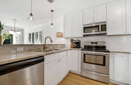 St. Augustine Beach Villa | Auberge Chic -Verdure: Perfect beach getaway!