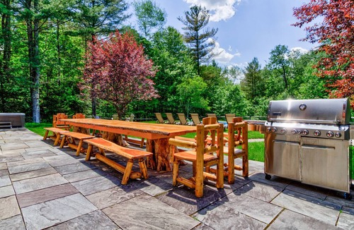 Wilmington House | August available! 7000 Sq.ft. Luxury Log Estate 10BR, Game House, Swimming pool!