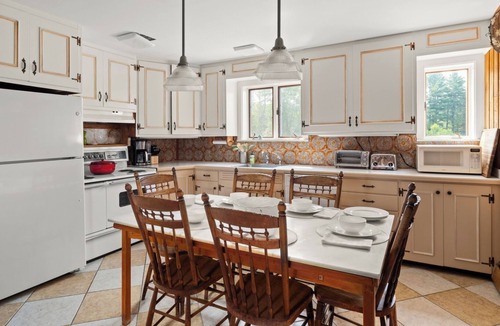 Moscow House | Authentic Stowe Retreat; Cathedral Great Room, Pond, Views; 5 min to Trapp