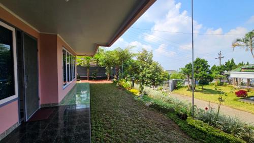 Ambarawa Villa | Bandungan Grand Family Villa Panoramic Mountain Views
