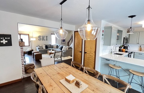 West Dover Condo | Basecamp Mount Snow + Modern & Perfect for 2 families + 5 min. to ski mountain!