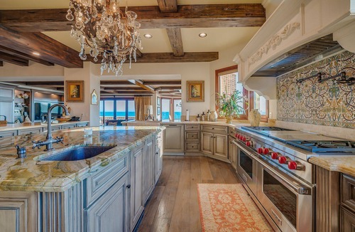 Peninsula House | Beach Front Executive Home