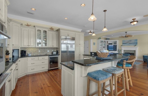 Navarre Beach Villa | Beach Villa DOG FRIENDLY, Water Views Sleeps 12 + Kayaks Bikes