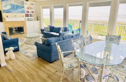 Galveston House | Beachfront/Gulf Front Property/Dog Friendly