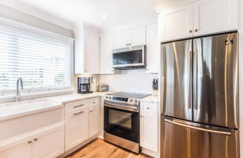 Beachwood East Villa | Beachfront IOP 2bd with Pool + Parking!