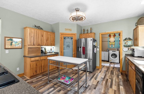 Kendall House | Beagle Beach + Hot Tub + Pontoon rental available
