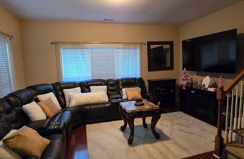 Evans House | Beautiful 4-BR/3BA/Great Room, Living Room, Office, WiFi. - 2025 MASTERS RENTAL