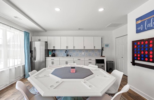 Summerton House | Beautiful Compound Lakehouse-The Pointe at Goat Island W/Pool, Boat Ramp& Pier