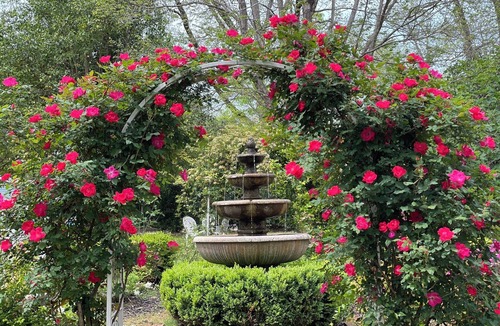 Eatonton House | Beautiful historic Antebellum home, 1.5 acres, close to Lake Oconee, Sinclair