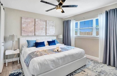Deerfield Beach Villa | Beautiful Modern 4BR Gameroom1Mile to the Beach