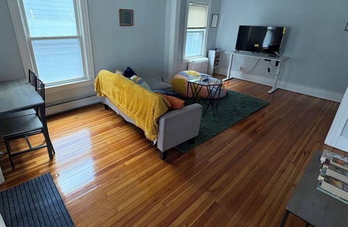 South Wedge Apartment | Beautiful Park ave area 2BR apt near downtown rochester w/parking w/d balconies