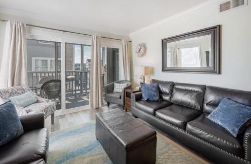 Crescent Beach House | Beautifully Decorated Unit at Palmwood Villas 3BR
