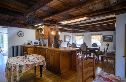 Temple House | Beckons you to enjoy an idyllic farm stay in a colonial home for 16 guests.