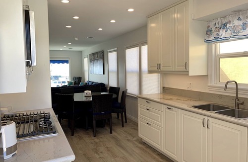 Belmont Shore House | Belmont Shore Beach Stays for 31+ nights - Lowest daily rate for beachfront