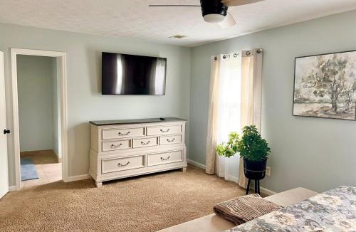 Dacula Villa | Blue Haven Dacula- Cozy Large Home in Quiet Dacula
