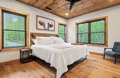 Copperhill Cabin | Blue Ridge Luxury Riverfront Lodge on the Ocoee- 6 En Suites + Bunk Room-2 Acres