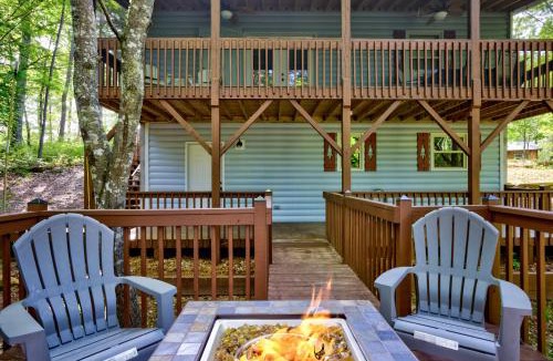 Murphy House | Blue Ridge Mountain Cabin Rental w/Fire Pit!