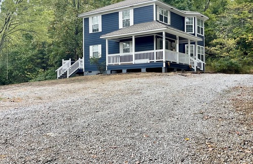 Graysville House | Blue Tranquility cozy country feel close to fun in Chattanooga/Ooltewah