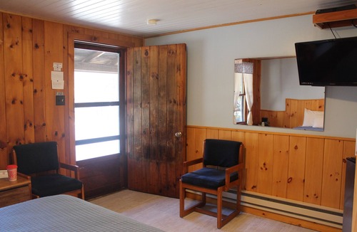 Long Lake Hotel | Blueberry Hill Motel