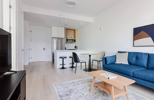 Hunters Point Apartment | Blueground | Long Island City, fitness center, nr Gantry Plaza State Park