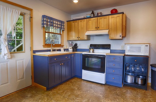 Town of Jerusalem Cottage | Bluestone Cottage: Sit back, Relax, and Enjoy Breathtaking Sunsets!