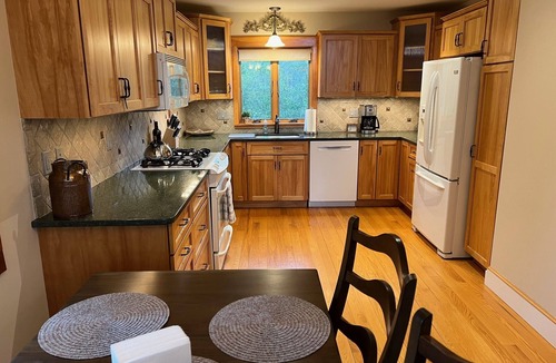 Chittenden House | Breathtaking Views & Walking Distance to the Fabulous Mountain Top Inn Resort