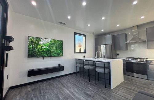 Burbank House | Burbank - Starlight Hills Luxury Guest House