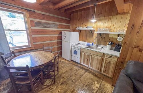 Cherokee Cabin | Cabin #6 - Riverfront w/Large Back Deck & more!