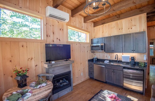 West Jefferson Cabin | Camp 4 Tiny Homes | #2 Mount Jefferson | 1 Mi. to Downtown West Jefferson