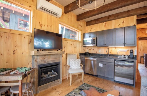 West Jefferson Cabin | Camp 4 Tiny Homes | #5 Mount McKinley | 1 Mi. to Downtown West Jefferson