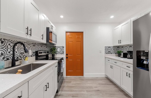 Downtown Fort Lauderdale House | Casa Betania: Your Urban Oasis in Fort Lauderdale