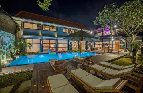 Berawa Villa | Casa Celly-Majestic 4BR in the heart of Canggu with Sauna&Bar
