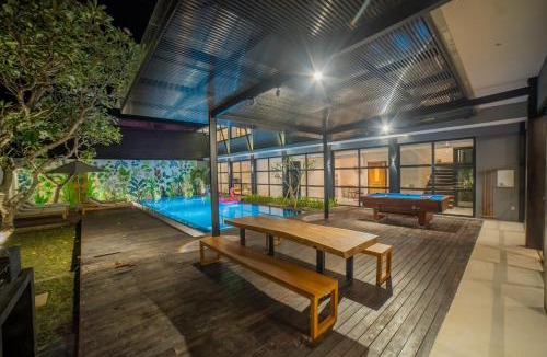 Berawa Villa | Casa Celly-Majestic 4BR in the heart of Canggu with Sauna&Bar