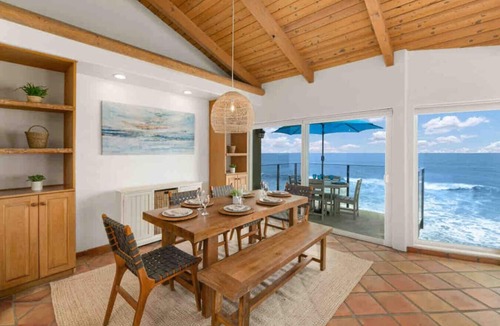 South Oceanside Villa | Casa Pacifica, Beachfront w/Fire Ring in Sand