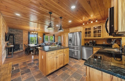 Town of Milo Cabin | Castello at Castle Point, 3 bedroom cabin with hot tub, pool table, lake view!