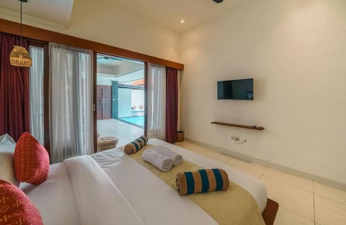 Berawa Villa | Central Canggu: 2 bedroom Villa Getaway