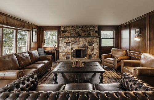 Roscoe House | Centrally Located Five Bedroom House! Steps from Golf, Restaurant, and Bar!