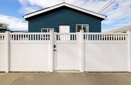 Del Aire House | Charming 1Bed/1Bath w/Washer&Dryer, 10 Min to Beach! Near Sofi Stadium & Forum!