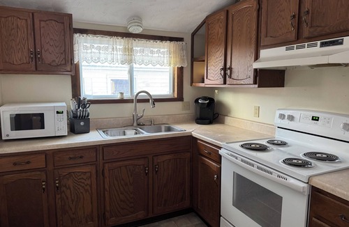 Mackinac Island Cottage | Charming 2-bedroom cottage in lovely Mackinac Island with WiFi
