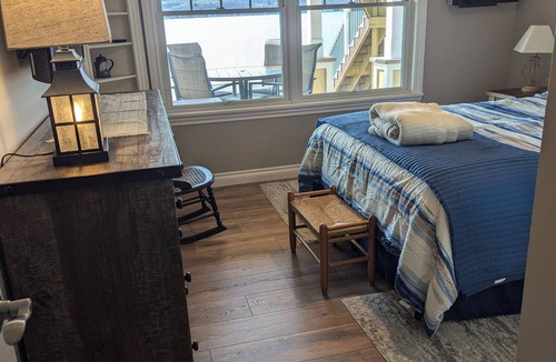 Town of Milo Apartment | Charming 2-bedroom guest suite right on Keuka Lake with all the comforts of home